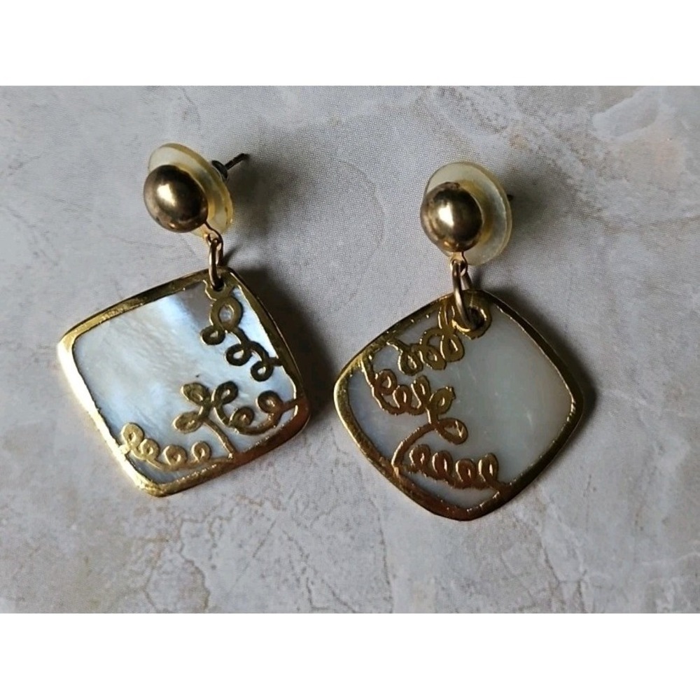 WHITE ABALONE SHELL MOTHER OF PEARL GOLD ROSE POST 1.25" SQUARE EARRINGS